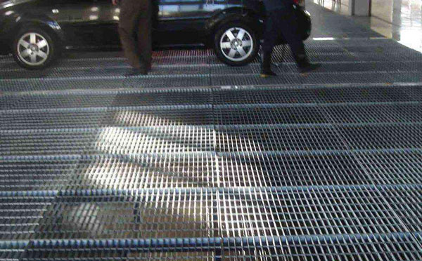 停車場鋼格柵