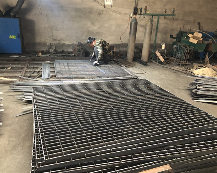 熱浸鋅格柵板已發往山東濟南市